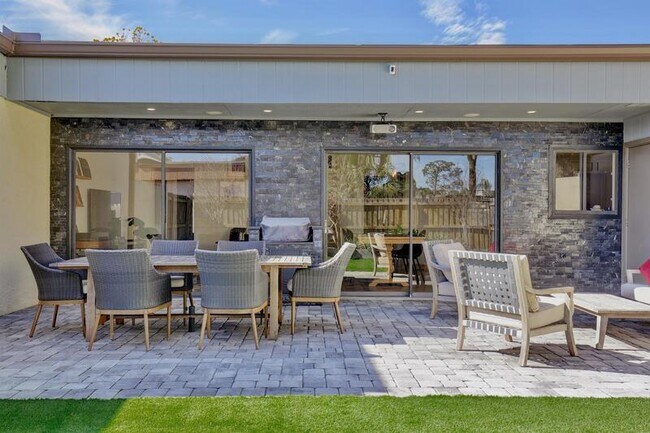 Building Photo - 2492 Barbados Drive