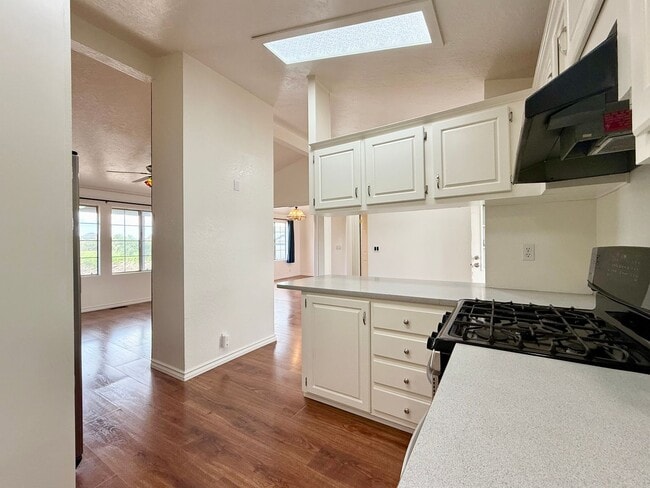 Foto del edificio - Charming 2-Bedroom Home with Office & Lake...