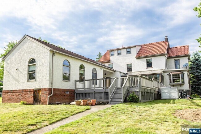 Building Photo - 22 Serafin Pl