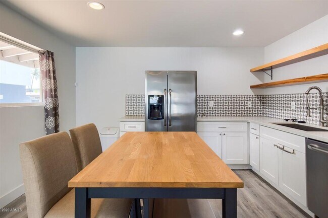 Foto del edificio - 3140 E Glenrosa Ave