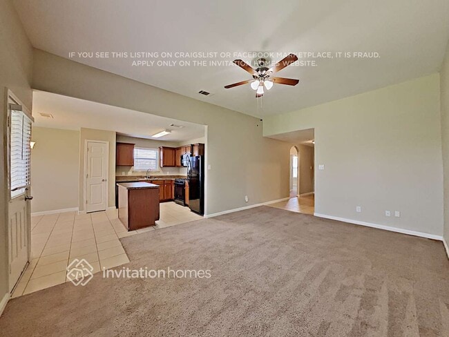Building Photo - 741 Lazy Crest Dr