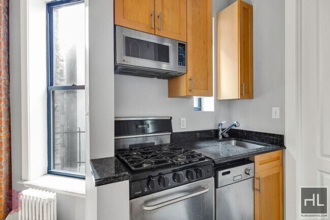 Building Photo - Mott Street