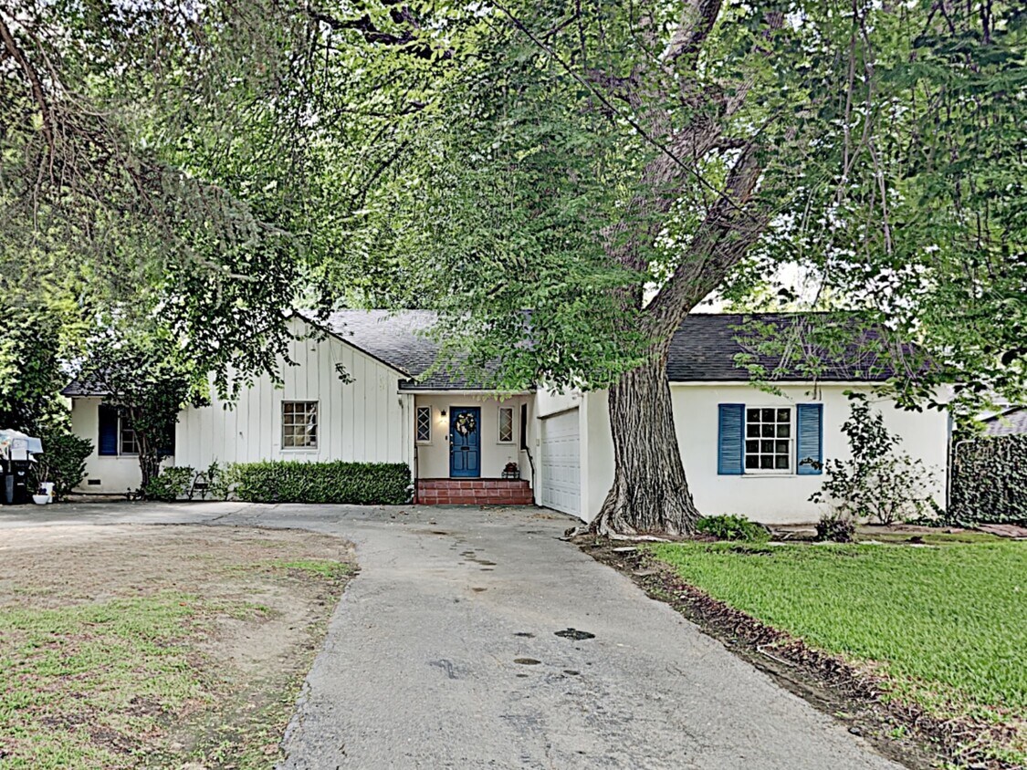 Primary Photo - 5835 Jumilla Ave
