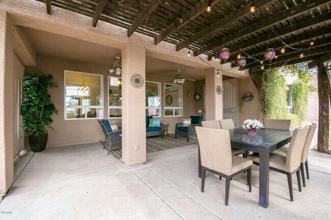 Building Photo - Nice Chandler home with Sparkling Swimming...