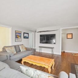 Foto del edificio - 317 E Homer St