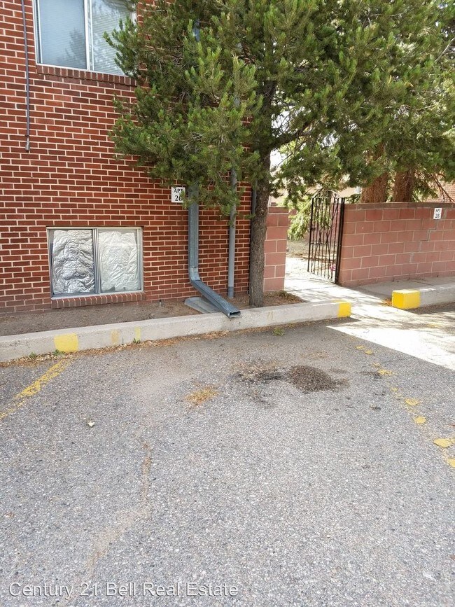 Foto del edificio - 306 E 18th St