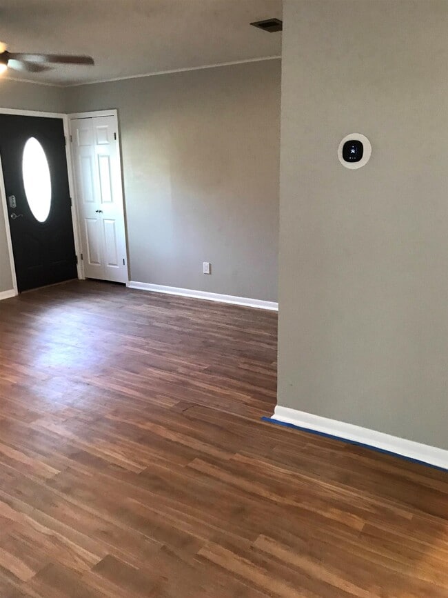 Building Photo - 215 Flamingo Cir
