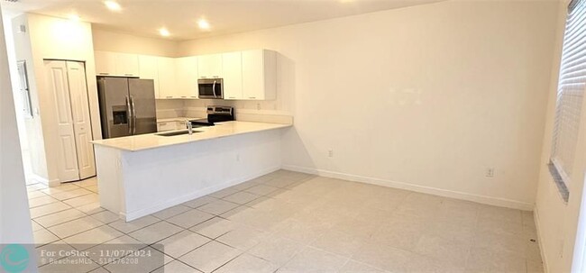 Foto del edificio - 12327 NW 23rd Ct