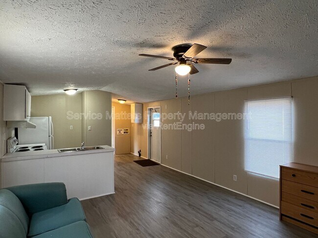 Foto del edificio - 4819 Douglas Dr