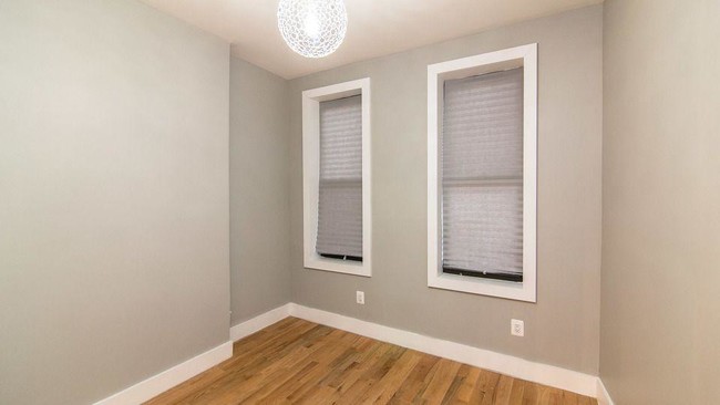 Building Photo - 1319 Halsey St