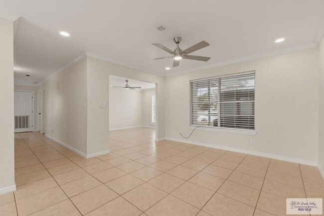 Building Photo - 711 Cisneros St