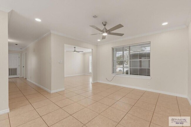 Foto del edificio - 711 Cisneros St