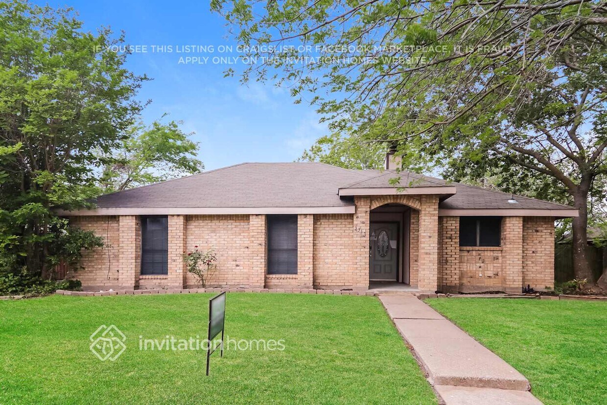 Foto principal - 2317 Lakeshore Ln