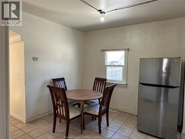 Photo du bâtiment - 414 Crawford Ave