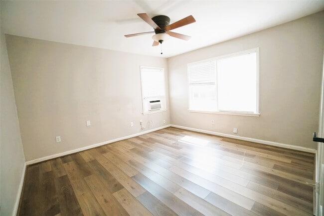 Foto del edificio - 2425 Shakespeare St