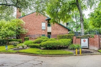 Building Photo - 8601 Park Ln