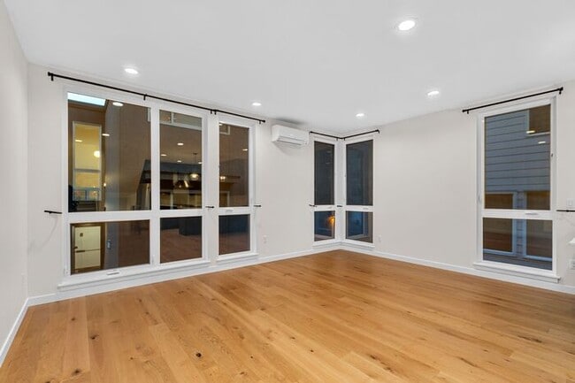 Building Photo - ULTRA-MODERN Townhome w/AC and Views in the Heart of Eastlake!