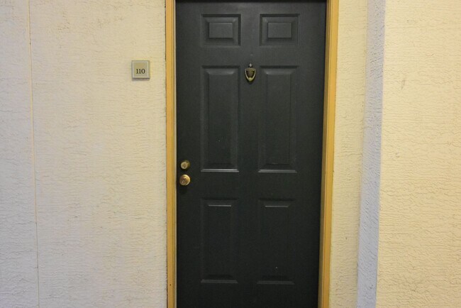 Foto del edificio - 1B/1B Plus a Den! Ground Floor Unit - Pinn...