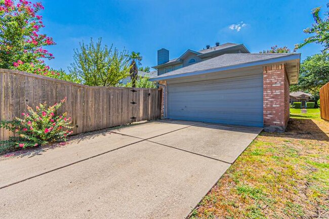 Foto del edificio - 7900 Roundtable Rd