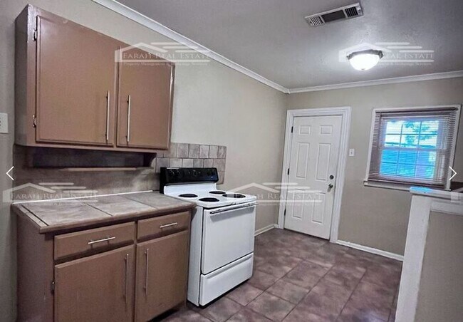 Building Photo - NOW AVAILABLE- 2 BED/1 BATH IN FORT WORTH,...