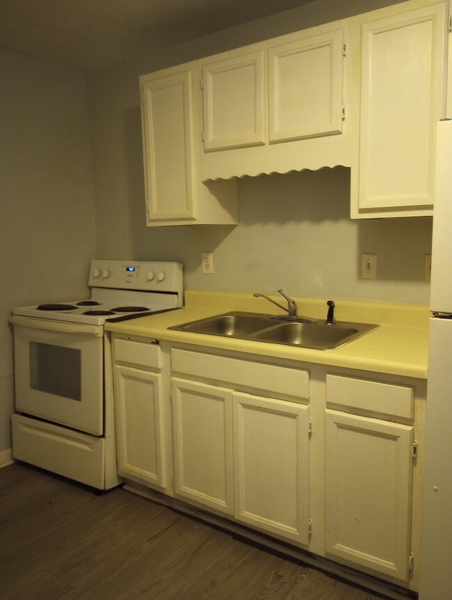 Building Photo - 410 Linden Pl