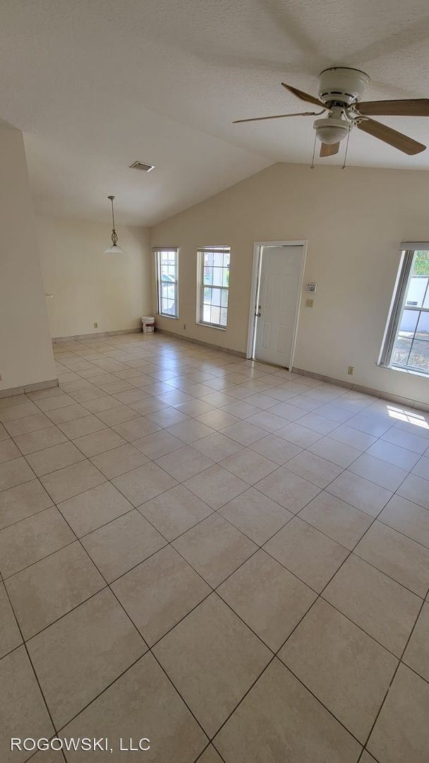 Foto del edificio - 4 br, 2 bath House - 1143 Freshwater Lakes...
