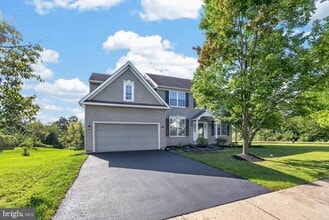 Building Photo - 1045 Fallbrook Ln