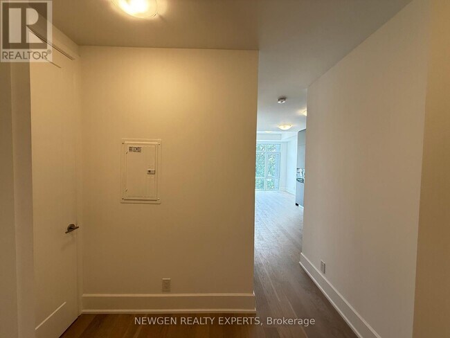 Photo du bâtiment - 800-800 Broadview Ave