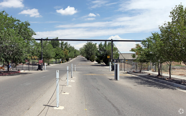 Entrance - West Ridge Park