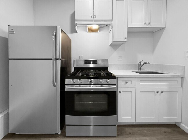 Building Photo - 442 Lightcap St