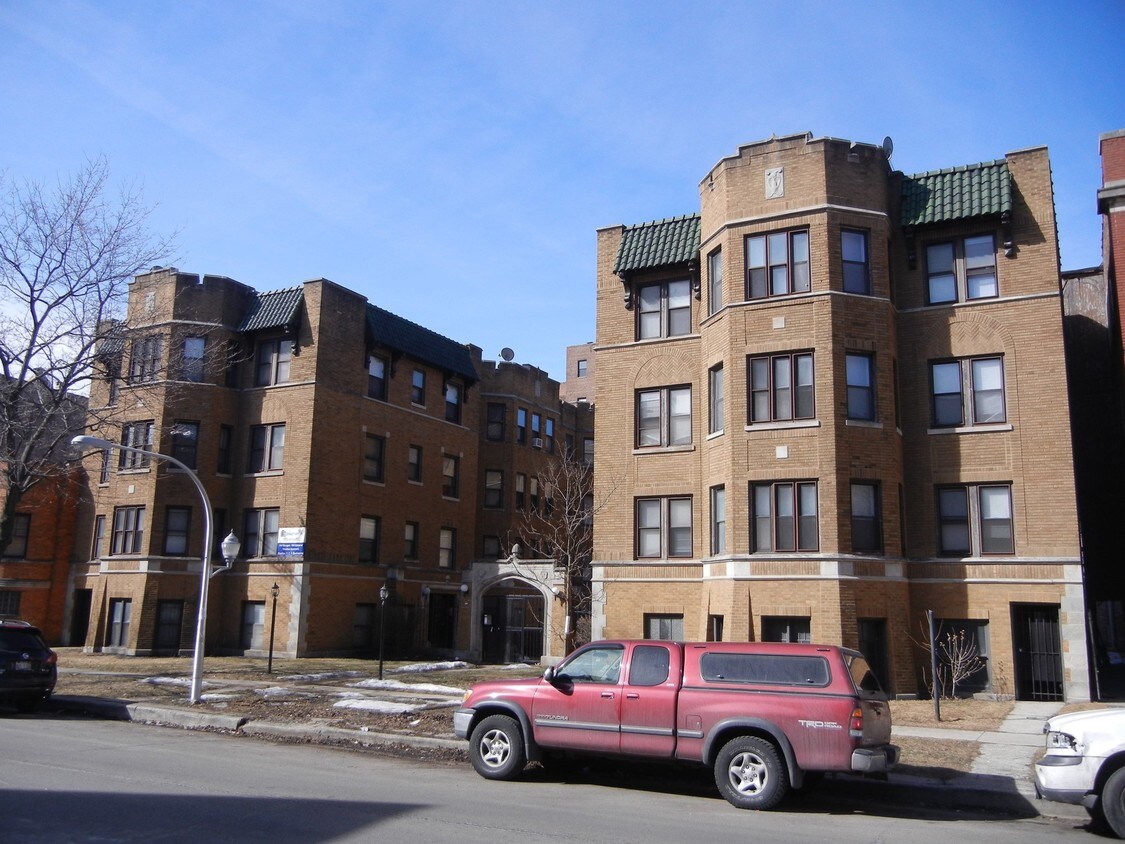 Primary Photo - 6928 S Oglesby Ave
