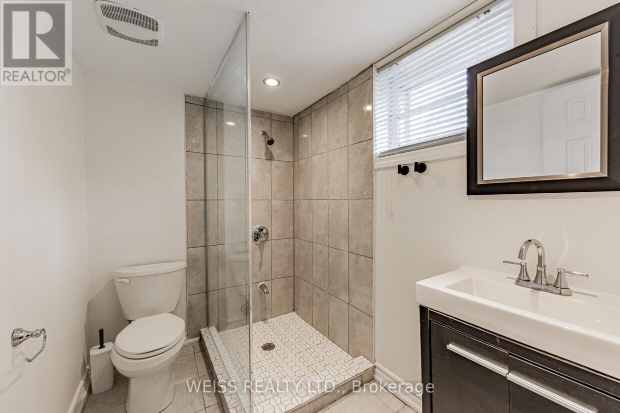 Photo du bâtiment - 3 Acton Ave