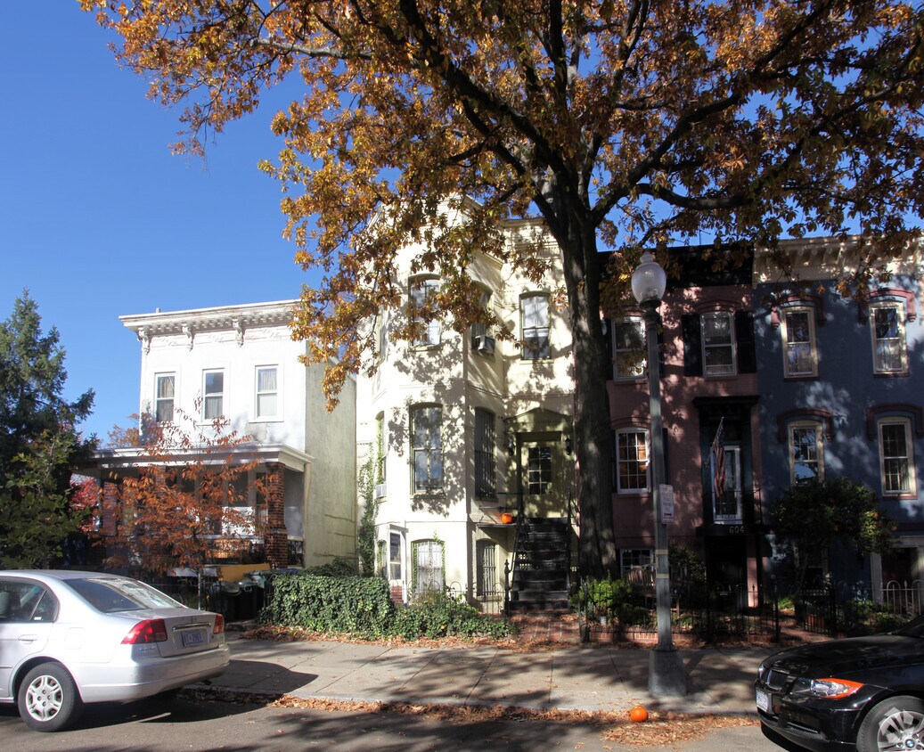 Building Photo - 602 E St SE