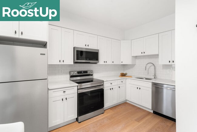 Foto del edificio - Furnished Bedroom with Private Ensuite Bath in Brighton!