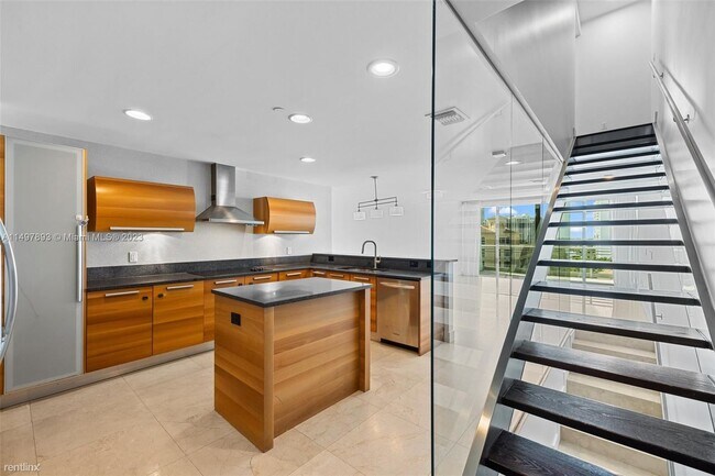 Building Photo - 3 br, 3.5 bath Condo - 2950 NE 188th St Ap...
