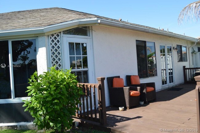 Building Photo - 9685 Sunny Isle Cir