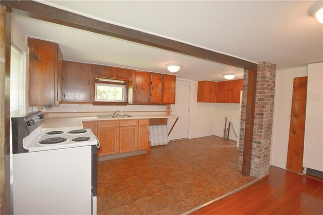 Building Photo - 44 Fairview Ln