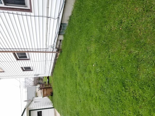 Building Photo - 758 S Huth, Cheektowaga