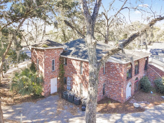 Building Photo - 2325 Spring Park Rd