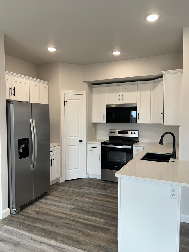 Kitchen with Quartz Counters - 376 SE 95th Rd