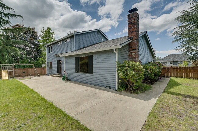 Foto del edificio - Gorgeous 3 bedroom home in College Hill Skyridge neighborhood of Bellevue