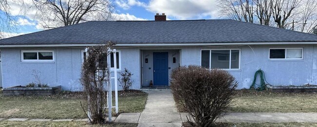 External View - 1927 Vaughn St