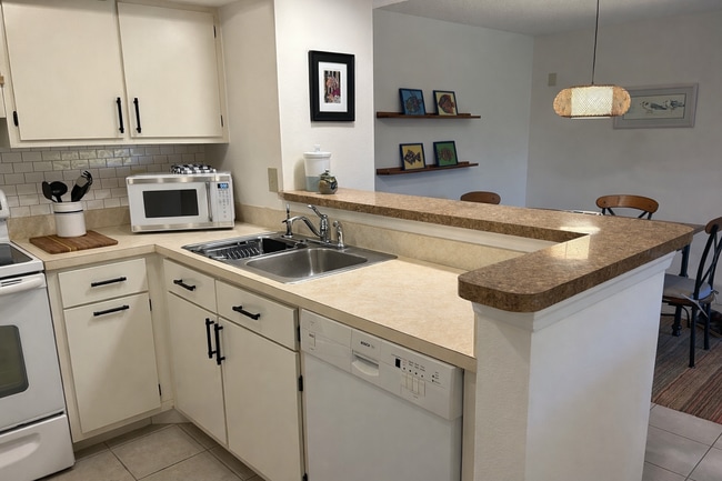 Foto del edificio - 19505 Quesada Ave