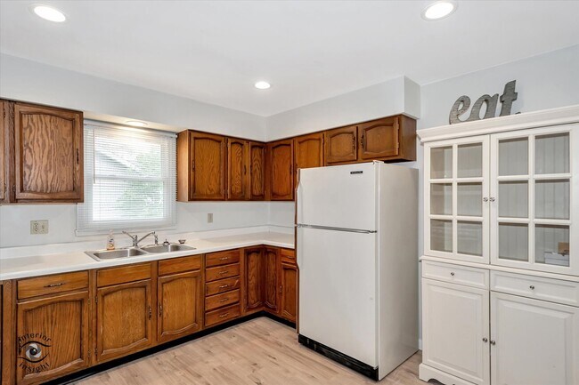 Foto del edificio - 18 Laurel Ln