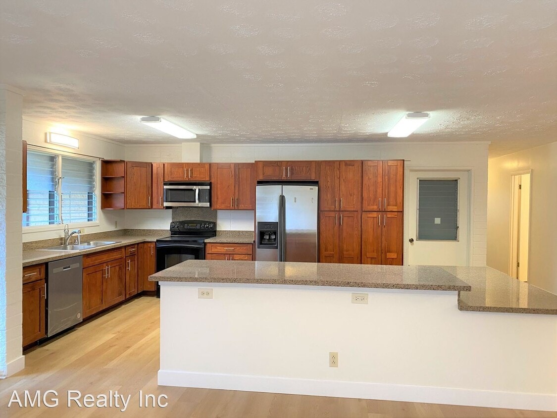 3 br, 3 bath House 2702 E Manoa Road House Rental in Honolulu, HI