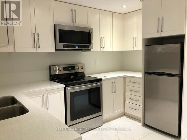Building Photo - 498 Wettlaufer Terrace