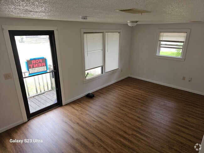 Building Photo - 833 Fremaux Ave