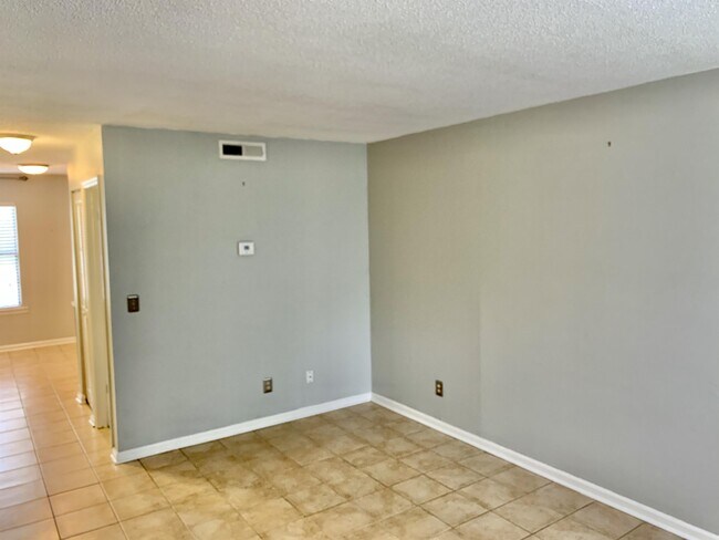 Foto del edificio - 1710 Deer Path Dr