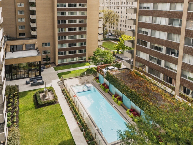 Building Photo - Le Parc