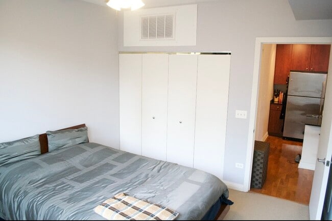 Foto del edificio - 565 W Quincy St